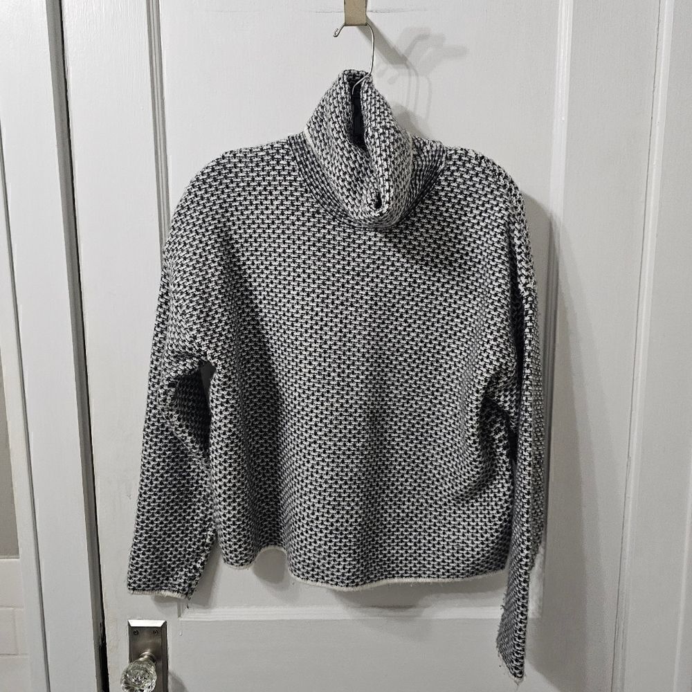 Christian Siriano New York Turtleneck Sweater sz small,  in excellent condition